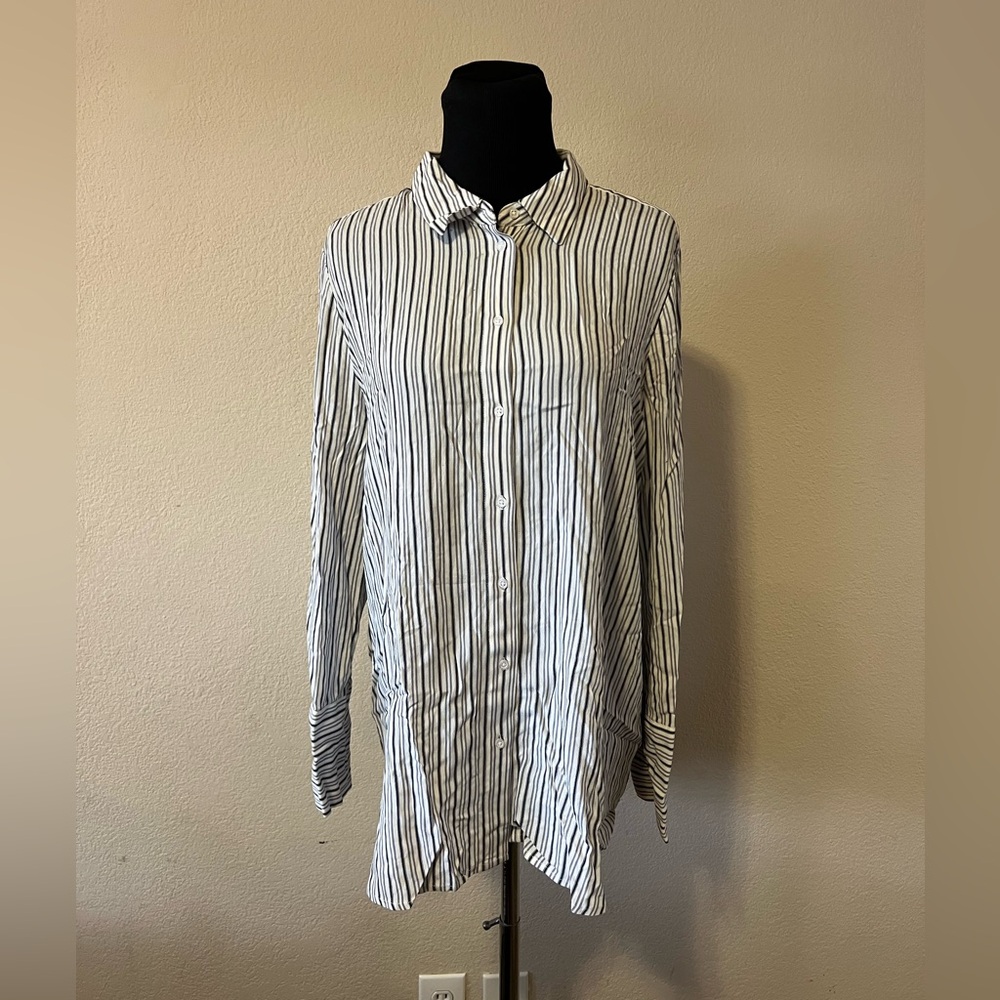 14th & Union Black and White Striped Button Down Shirt